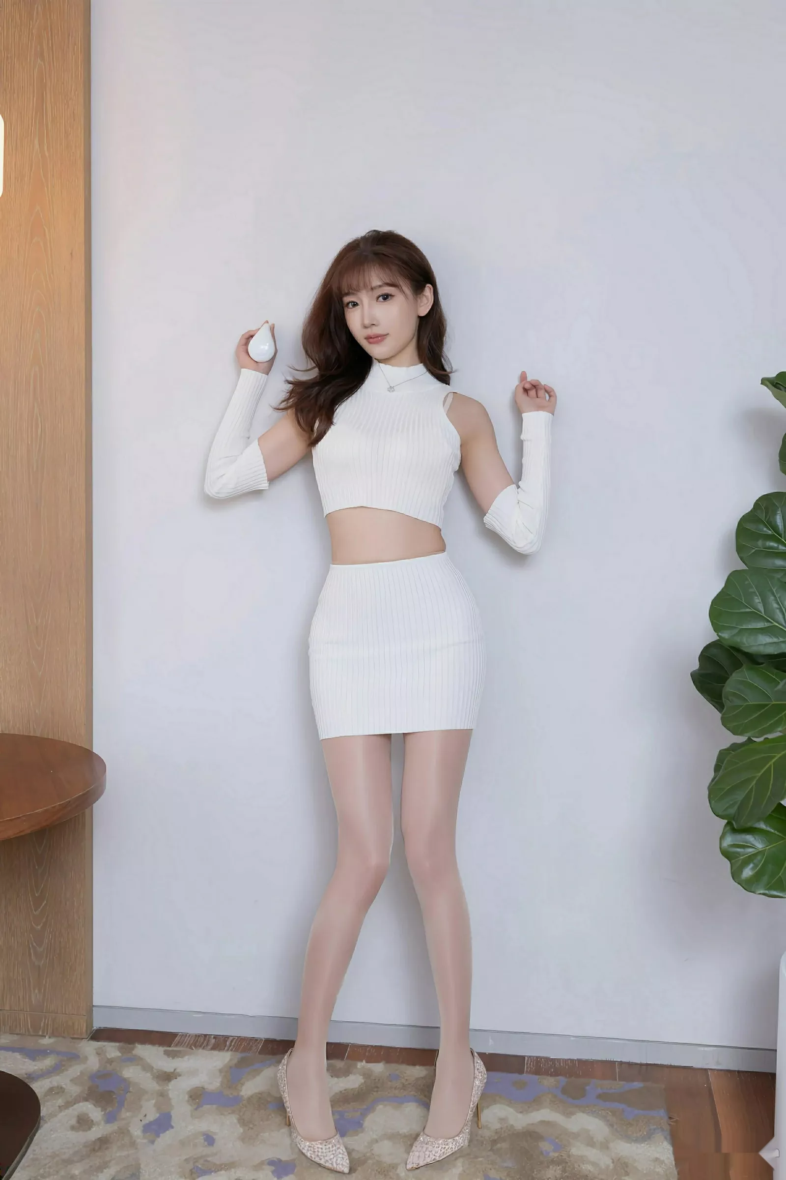 陆萱萱白色短裙80P